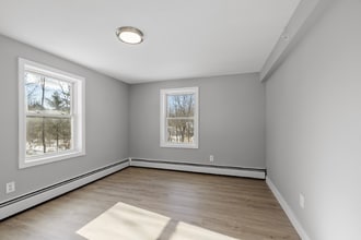 151 Indigo Hill Rd in Somersworth, NH - Foto de edificio - Building Photo