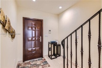 3864 NE 167th St in North Miami Beach, FL - Building Photo - Building Photo