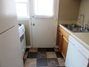 Colonial Park in Omaha, NE - Building Photo - Building Photo