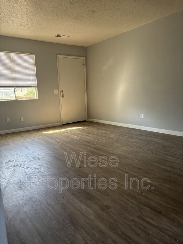 property at 824 E Ridgely Ave