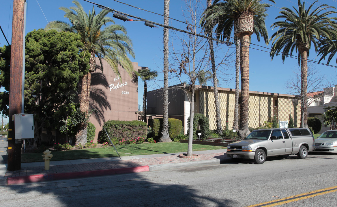 Palms Garden Apartments - the Tropical Gem... in Torrance, CA - Building Photo