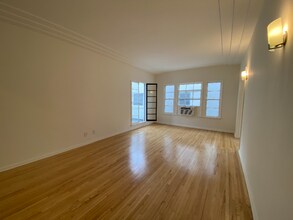 9006 Burton Way in Beverly Hills, CA - Building Photo - Building Photo