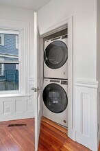 307 Medford St, Unit #2 in Somerville, MA - Foto de edificio - Building Photo