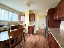 46 Dunston Ave in Yonkers, NY - Building Photo