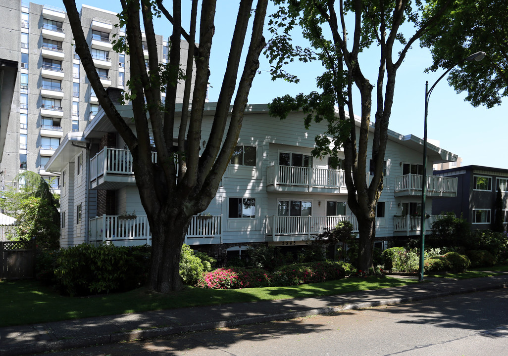 Landmark Horizon in Vancouver, BC - Building Photo