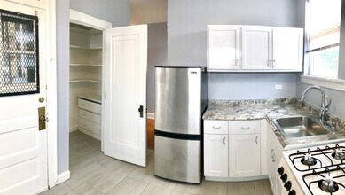 3938 S Talman Ave, Unit 2nd floor in Chicago, IL - Building Photo - Building Photo