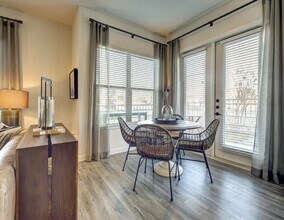 221 W Lancaster Ave in Fort Worth, TX - Building Photo - Building Photo