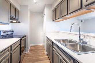 The Lake Shore Apartments in Ypsilanti, MI - Foto de edificio - Interior Photo