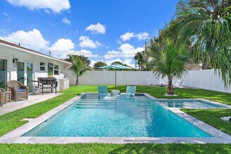 8 Windsor Rd W in Jupiter, FL - Building Photo - Building Photo