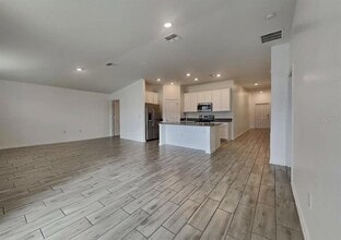 510 Donna Dr in Brandon, FL - Building Photo - Building Photo