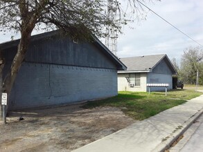 311 E Ramon Ayala Dr in Hidalgo, TX - Building Photo - Building Photo