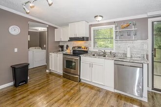 232 Suburban St SW in Shallotte, NC - Foto de edificio - Building Photo