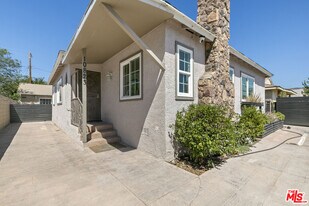 10823 Cantara St in Los Angeles, CA - Building Photo