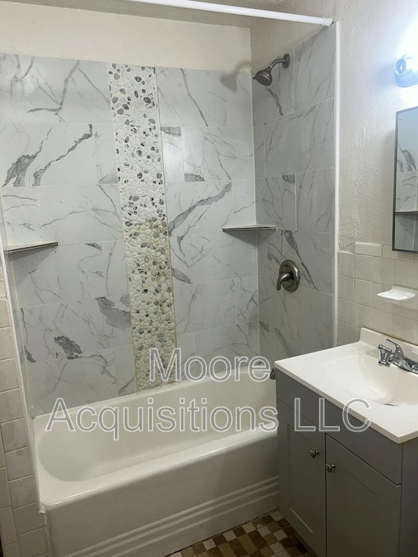 property at 1437 S Rusk St