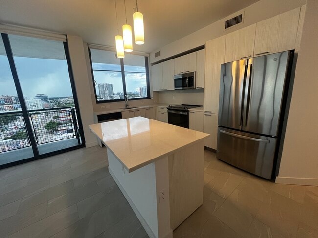 132 NE 22nd St, Unit B1