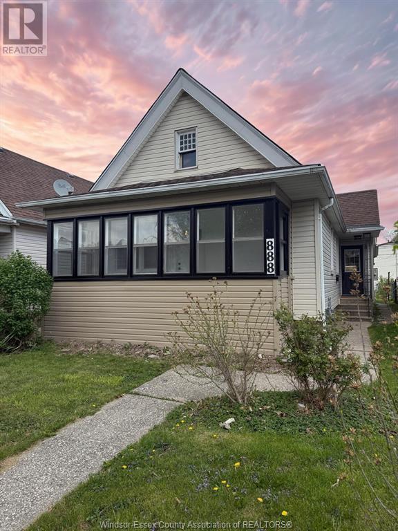 888 Langlois Ave