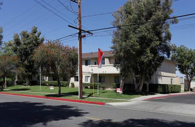 Aventine Court Apartment Homes in Corona, CA - Foto de edificio - Building Photo
