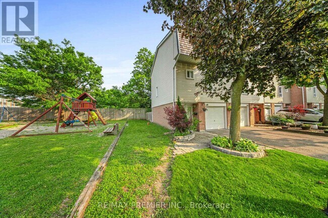 120 Ellerslie Rd in Brampton, ON - Building Photo - Building Photo