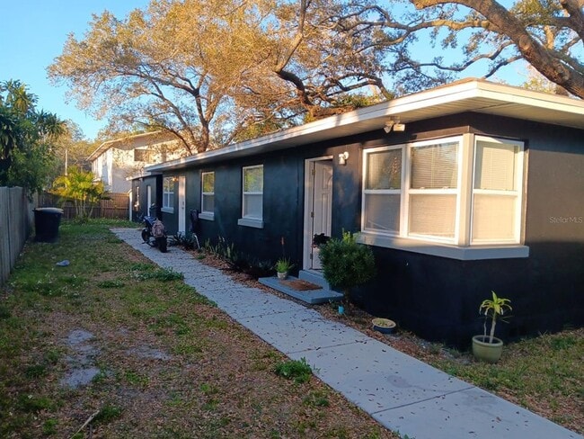 property at 912 Lakeview Rd