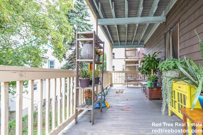 15 Romsey St, Unit 1 in Boston, MA - Building Photo - Building Photo