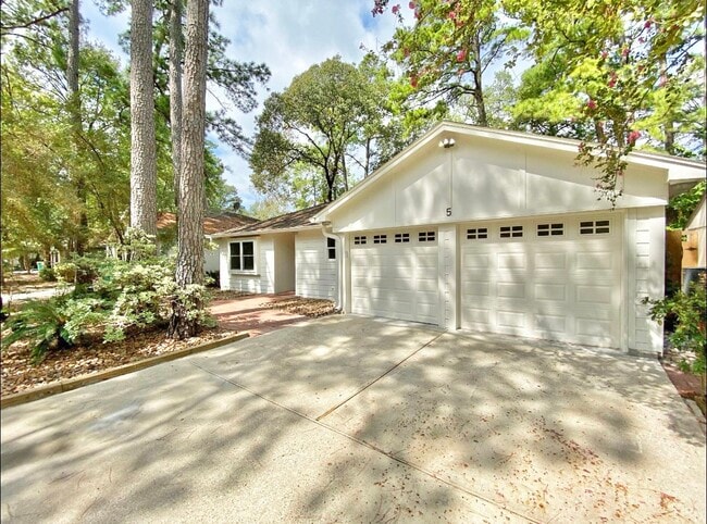 property at 5 Capewood Ct