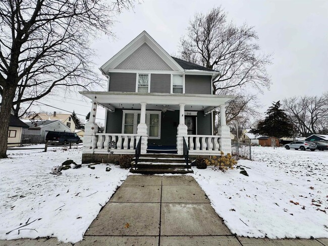 property at 916 9th St