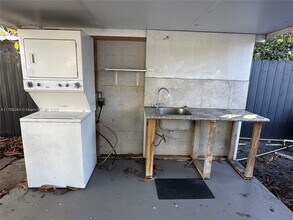 2430 NW 26th St in Miami, FL - Building Photo - Building Photo