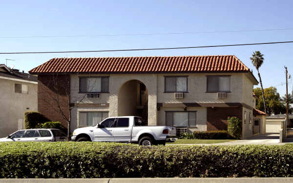 8309 Santa Fe Springs Rd in Whittier, CA - Foto de edificio - Building Photo