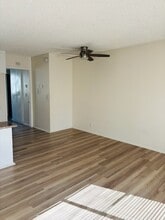 Romaine Street Apartments in Los Angeles, CA - Foto de edificio - Building Photo