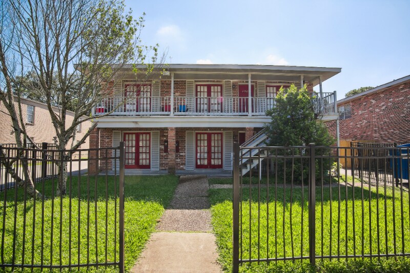 3336 Kabel Dr in New Orleans, LA - Foto de edificio