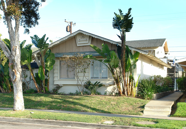 724 James St in Costa Mesa, CA - Foto de edificio - Building Photo