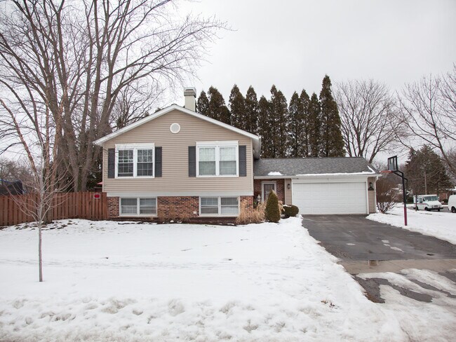 2627 N Ridge Ave