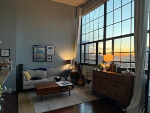 2429 Locust St, Unit 205 in Philadelphia, PA - Foto de edificio - Building Photo