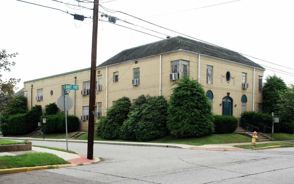 1610 Market St in Parkersburg, WV - Building Photo