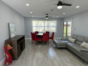 1392 Riverside Cir in Wellington, FL - Building Photo - Building Photo