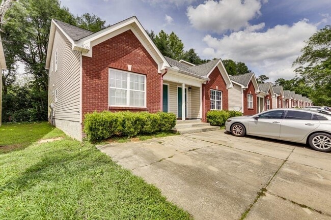 property at 2786 Westbrook Ct