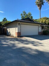 810 Camellia Way in Vacaville, CA - Foto de edificio - Building Photo