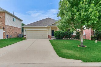 8007 N Tarrytown Crossing Dr in Conroe, TX - Foto de edificio - Building Photo