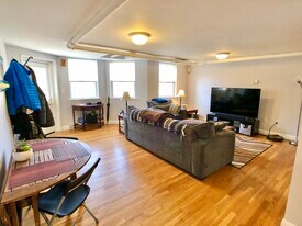 592 Centre St, Unit 1 in Boston, MA - Building Photo