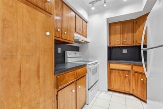 1430 Brickell Bay Dr, Unit PH1 in Miami, FL - Building Photo - Building Photo