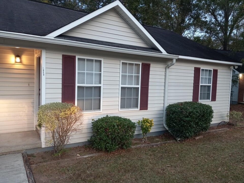 1937 Karen Cir in Milledgeville, GA - Building Photo