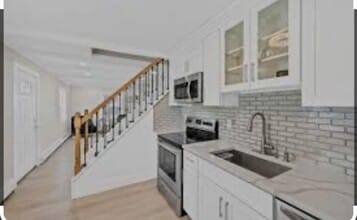 63 Old Farm Rd in Levittown, NY - Building Photo - Building Photo