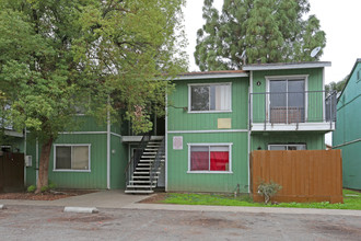 Peppertree Apartments in Fresno, CA - Foto de edificio - Building Photo