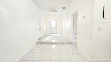 421 W Evanston Cir in Fort Lauderdale, FL - Foto de edificio - Building Photo