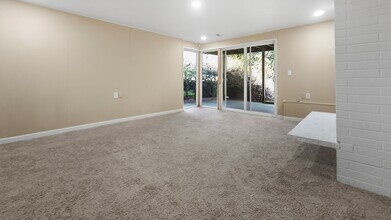 16445 SE 34th St in Bellevue, WA - Building Photo - Building Photo