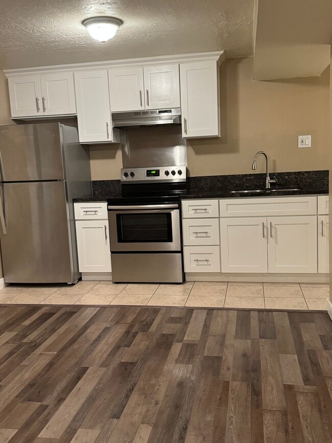 property at 1605 W Frankie Cir