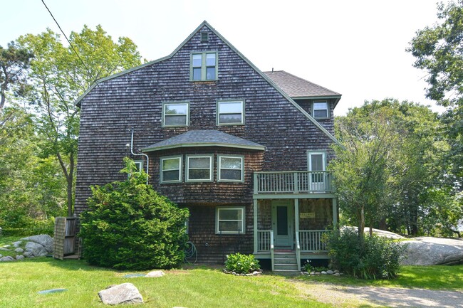 16 Oakes Ln in Rockport, MA - Foto de edificio - Building Photo