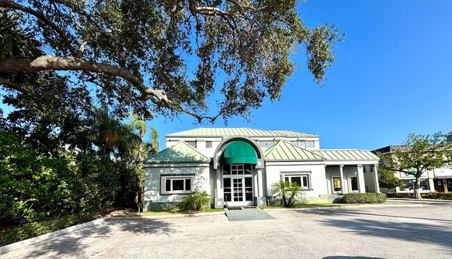 540 S Federal Hwy in Deerfield Beach, FL - Foto de edificio - Building Photo