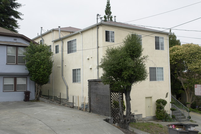 1947-1951 E 29th St in Oakland, CA - Building Photo - Building Photo