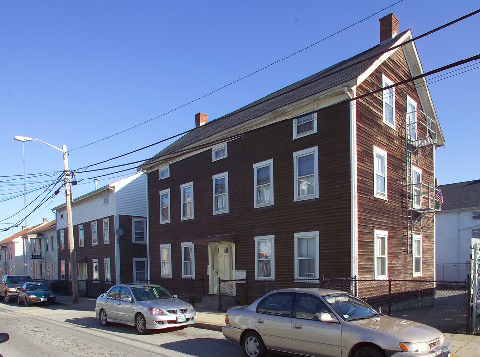 126-136 Fifth St in Fall River, MA - Building Photo